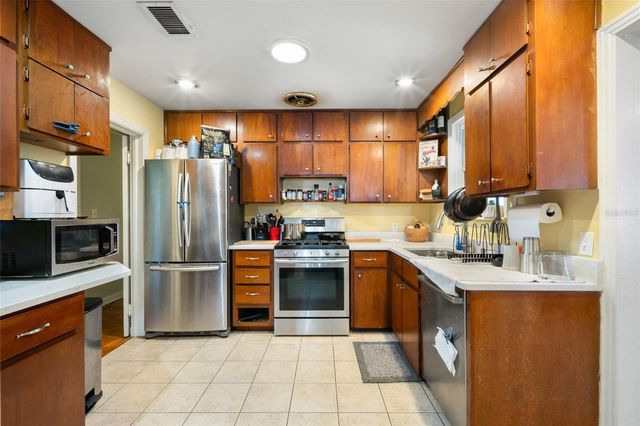 2034 NW 8TH PLACE, Gainesville, FL 32603