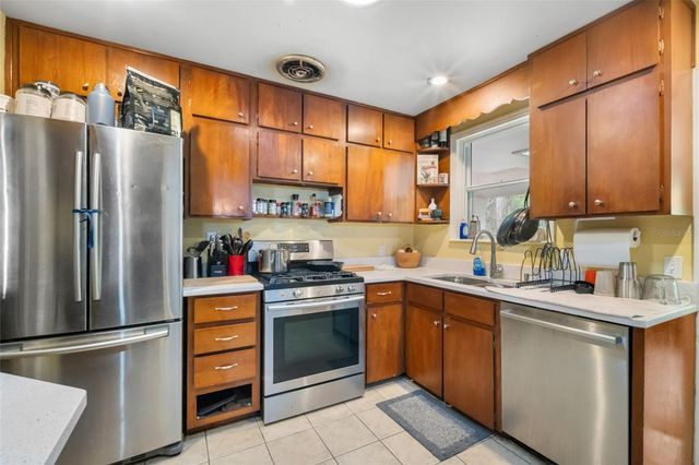 2034 NW 8TH PLACE, Gainesville, FL 32603