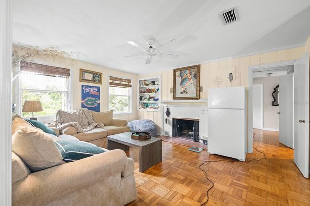 2034 NW 8TH PLACE, Gainesville, FL 32603