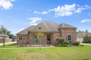 6680 Summerlin Dr, Zachary, LA 70791