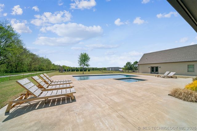 6690 E 525 Road, Claremore, OK 74019