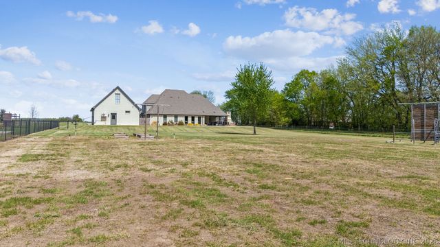 6690 E 525 Road, Claremore, OK 74019