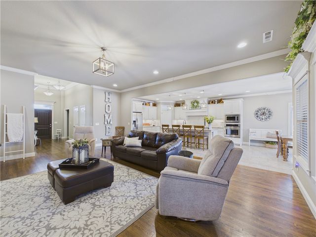 5713 61st Street, Rogers, AR 72758