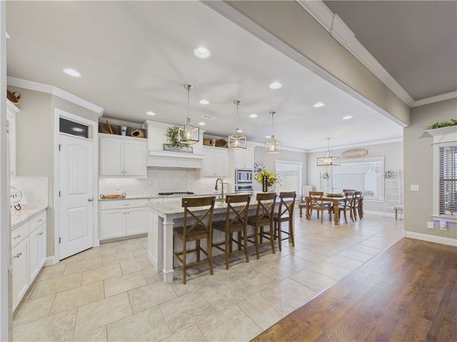 5713 61st Street, Rogers, AR 72758