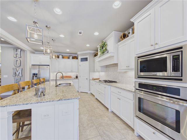 5713 61st Street, Rogers, AR 72758