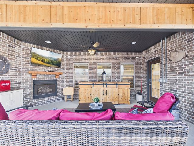 5713 61st Street, Rogers, AR 72758