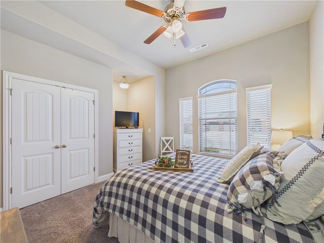 5713 61st Street, Rogers, AR 72758