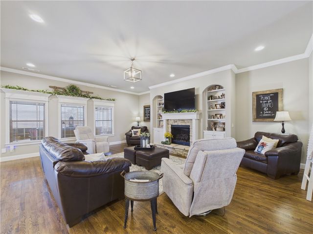 5713 61st Street, Rogers, AR 72758