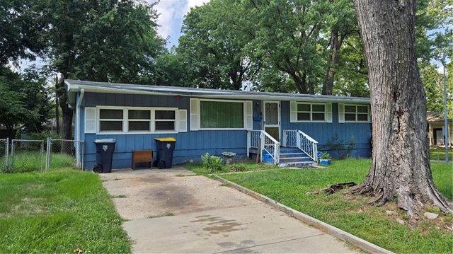 8710 E 92nd Street, Kansas City, MO 64138