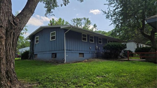 8710 E 92nd Street, Kansas City, MO 64138