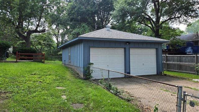 8710 E 92nd Street, Kansas City, MO 64138