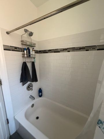 646 W Roscoe Avenue 2N, Chicago, IL 60657
