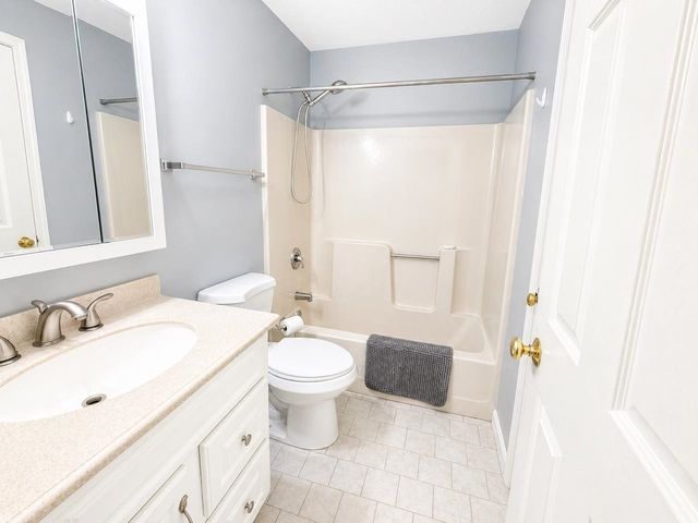122 Eastern Ave Apt 101, Manchester, NH 03104