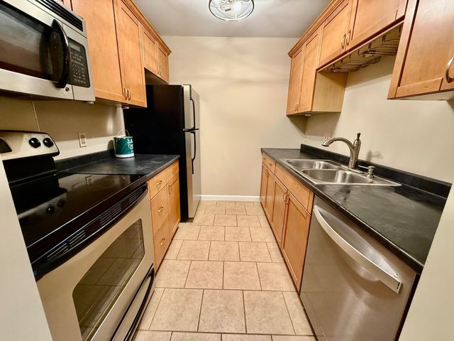 122 Eastern Ave Apt 101, Manchester, NH 03104