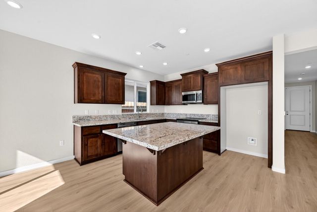 1128 Mallory Ridge St, Roseville, CA 95747