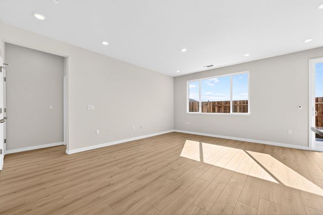 1128 Mallory Ridge St, Roseville, CA 95747