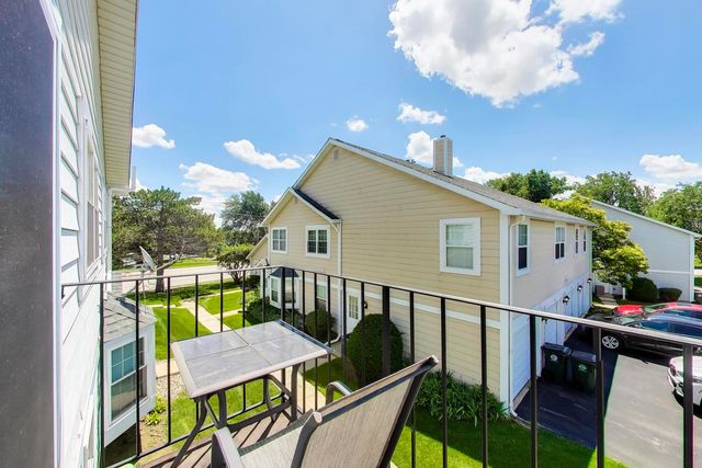 447 N Cambridge Drive 447, Palatine, IL 60067