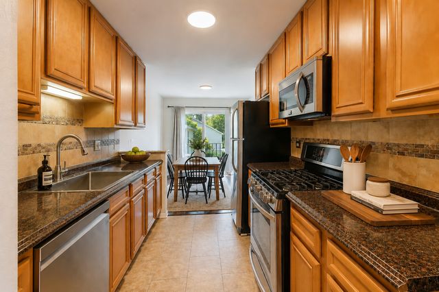 447 N Cambridge Drive 447, Palatine, IL 60067