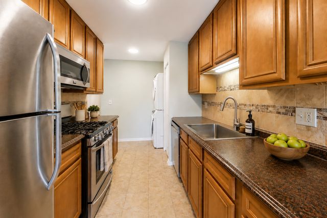447 N Cambridge Drive 447, Palatine, IL 60067