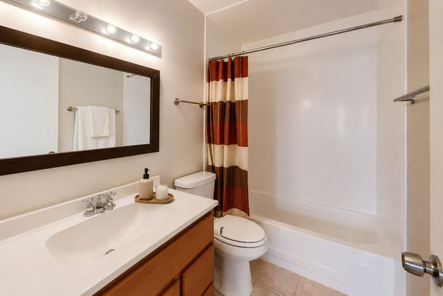 447 N Cambridge Drive 447, Palatine, IL 60067