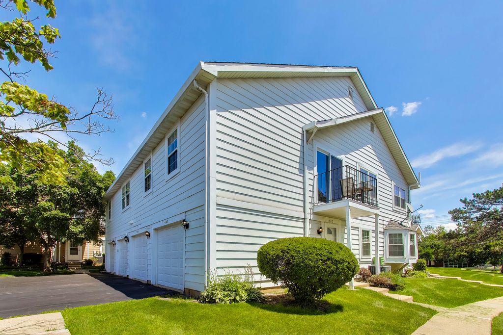 447 N Cambridge Drive 447, Palatine, IL 60067
