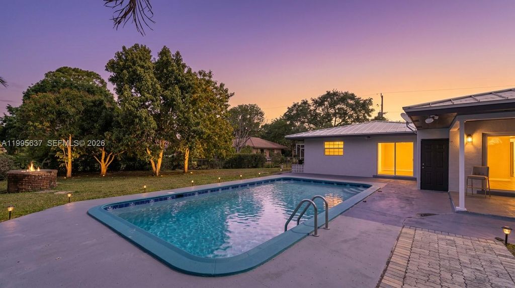 3504 NW 85th Ave B, Coral Springs, FL 33065