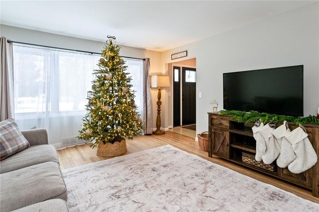 126 High St, Avon, NY 14414