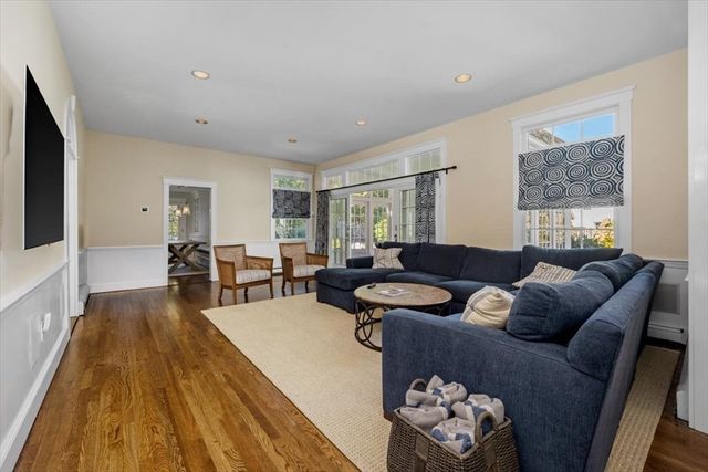 25 Irving St, Hingham, MA 02043