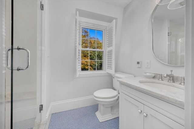 25 Irving St, Hingham, MA 02043