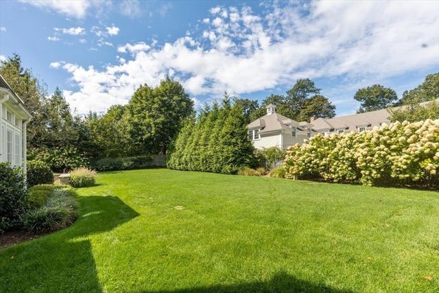 25 Irving St, Hingham, MA 02043