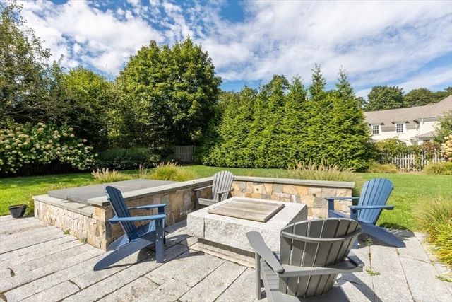 25 Irving St, Hingham, MA 02043