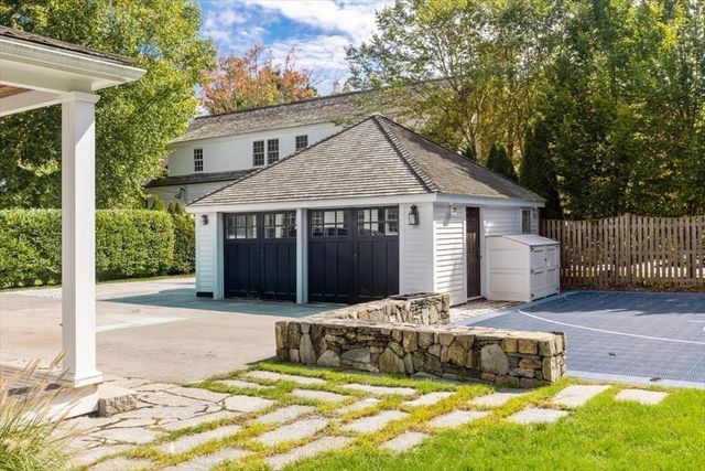 25 Irving St, Hingham, MA 02043