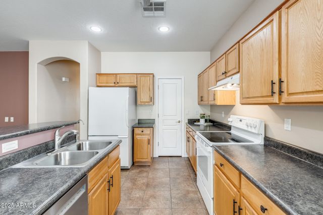 10322 W ROANOKE Avenue, Avondale, AZ 85392