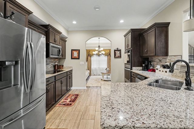 538 Low Country Ct, Clarksville, TN 37042