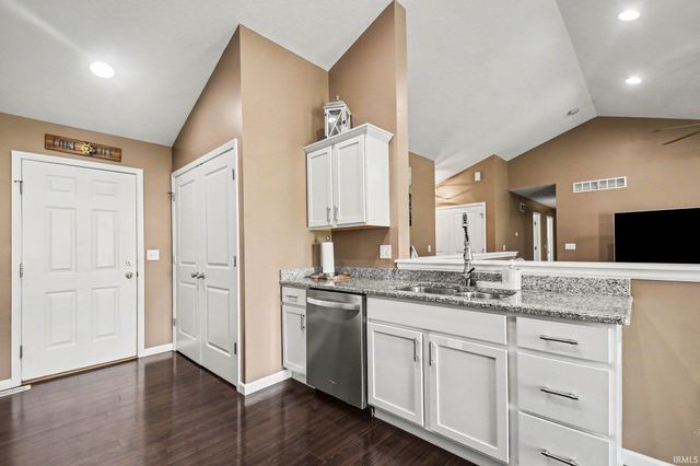 52635 Common Eider Trail, South Bend, IN 46628