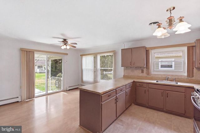 7 PAVILION ST, Toms River, NJ 08757