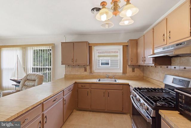 7 PAVILION ST, Toms River, NJ 08757
