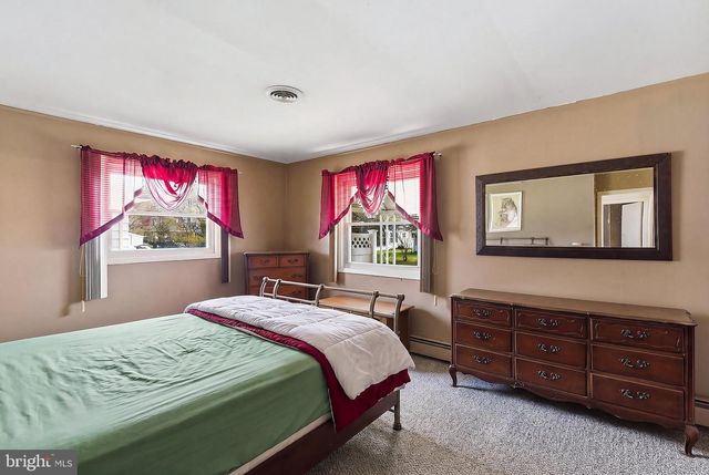 7 PAVILION ST, Toms River, NJ 08757