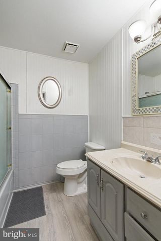 7 PAVILION ST, Toms River, NJ 08757