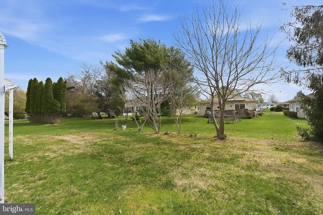 7 PAVILION ST, Toms River, NJ 08757