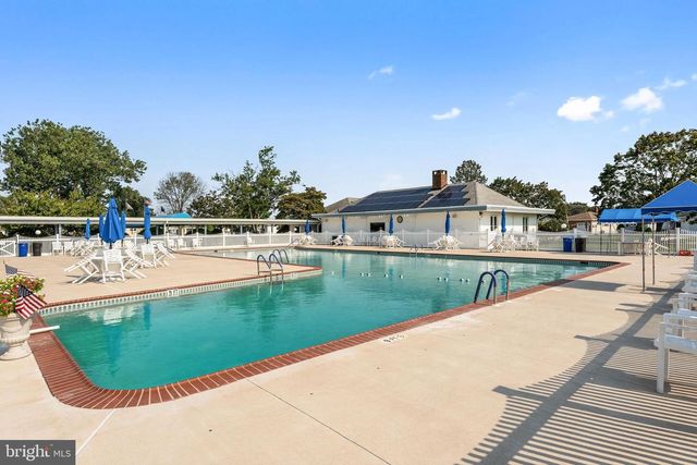 7 PAVILION ST, Toms River, NJ 08757