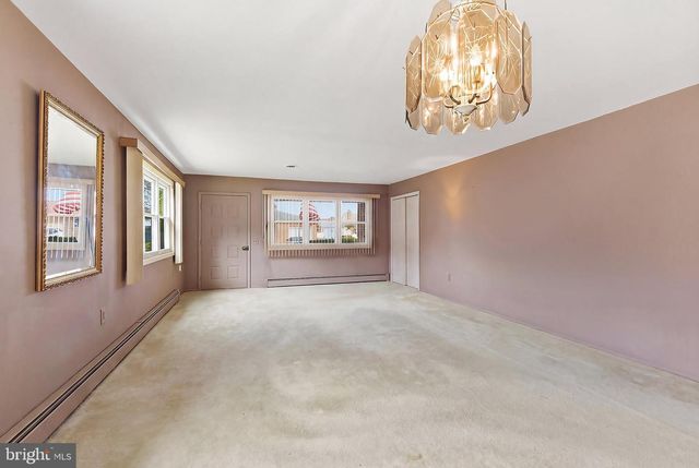 7 PAVILION ST, Toms River, NJ 08757