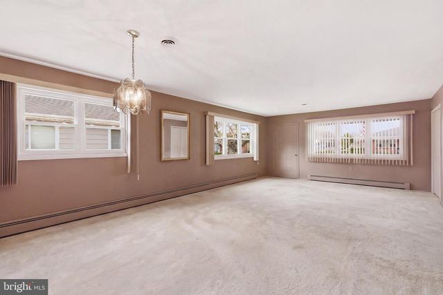 7 PAVILION ST, Toms River, NJ 08757