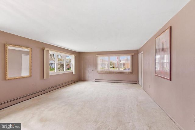 7 PAVILION ST, Toms River, NJ 08757