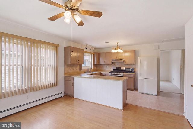 7 PAVILION ST, Toms River, NJ 08757