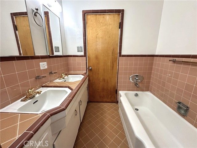 700 E Carson 3, Long Beach, CA 90807