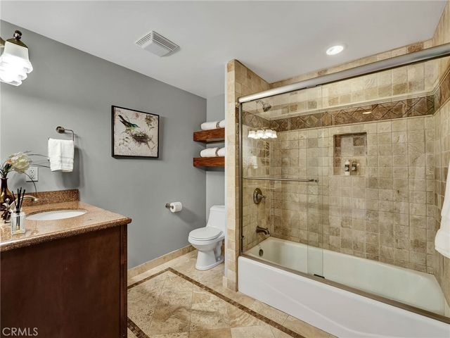 11280 La Maida 401, North Hollywood, CA 91601