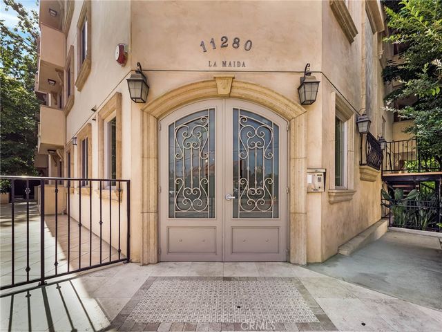 11280 La Maida 401, North Hollywood, CA 91601