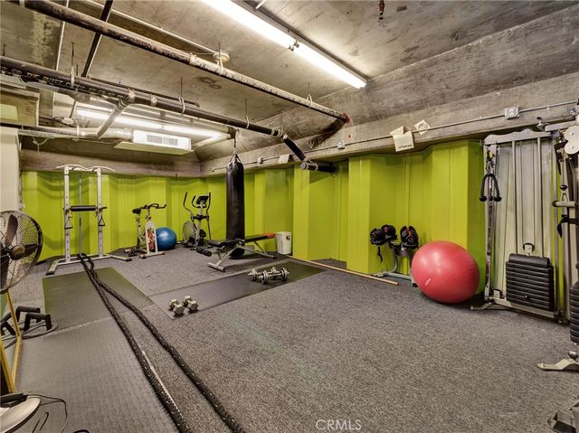 11280 La Maida 401, North Hollywood, CA 91601