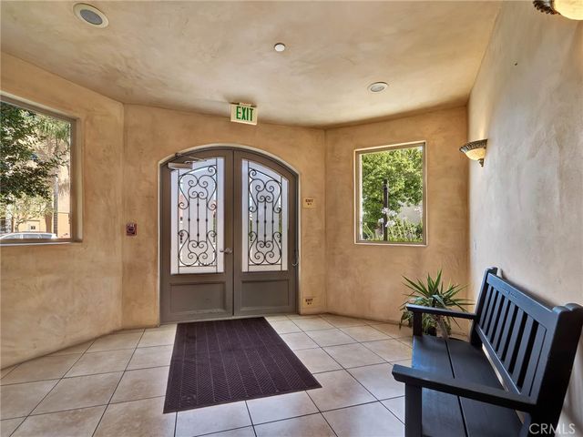 11280 La Maida 401, North Hollywood, CA 91601